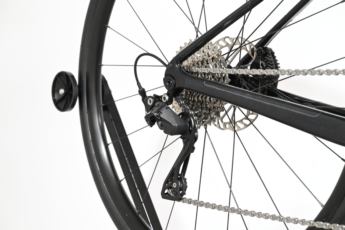 Transmission arrière et frein à disque du vélo de route Giant Liv Avail Advanced 2 2025 chez Loop Sports