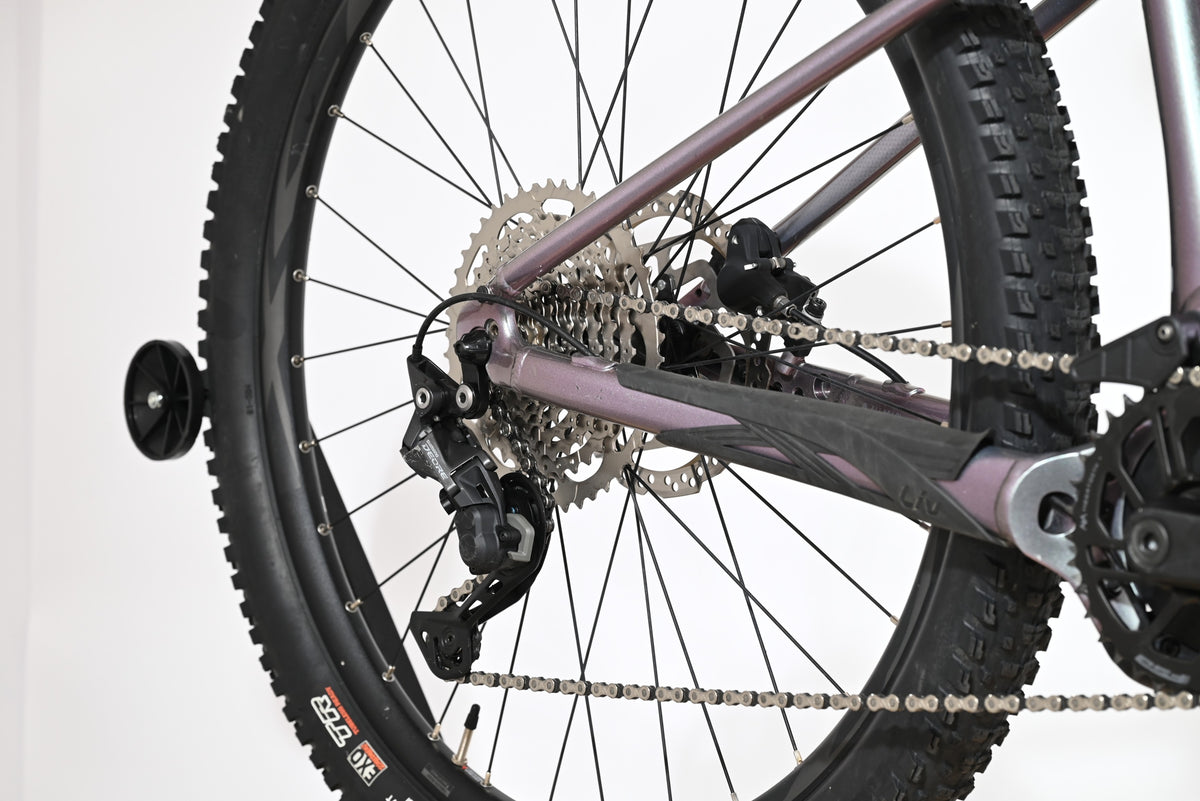 Dérailleur arrière et cassette du vélo électrique Giant Liv Vall E+2 violet de Loop Sports