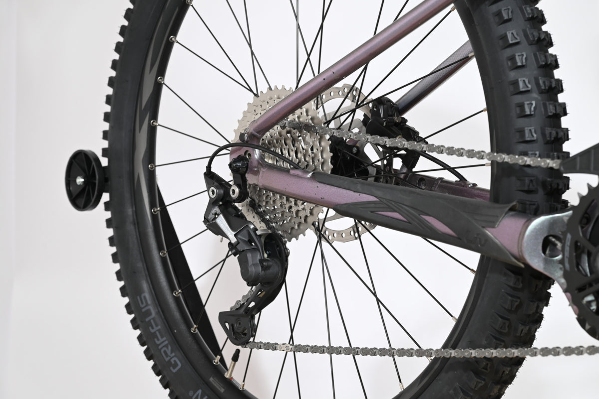 Transmission arrière et roue de vélo électrique Loop Sports Giant Liv Vall E+2 violette avec pneus Griffus