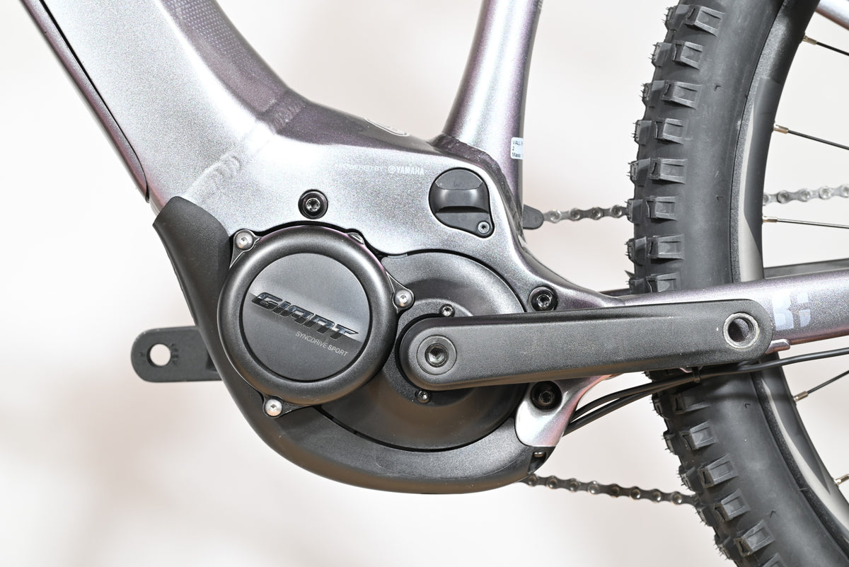Moteur central Giant SyncDrive Sport sur vélo électrique Loop Sports Giant Liv Vall E+2 gris métallisé