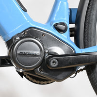 Moteur électrique Giant SyncDrive Core bleu sur vélo électrique Loop Sports Allure E+2