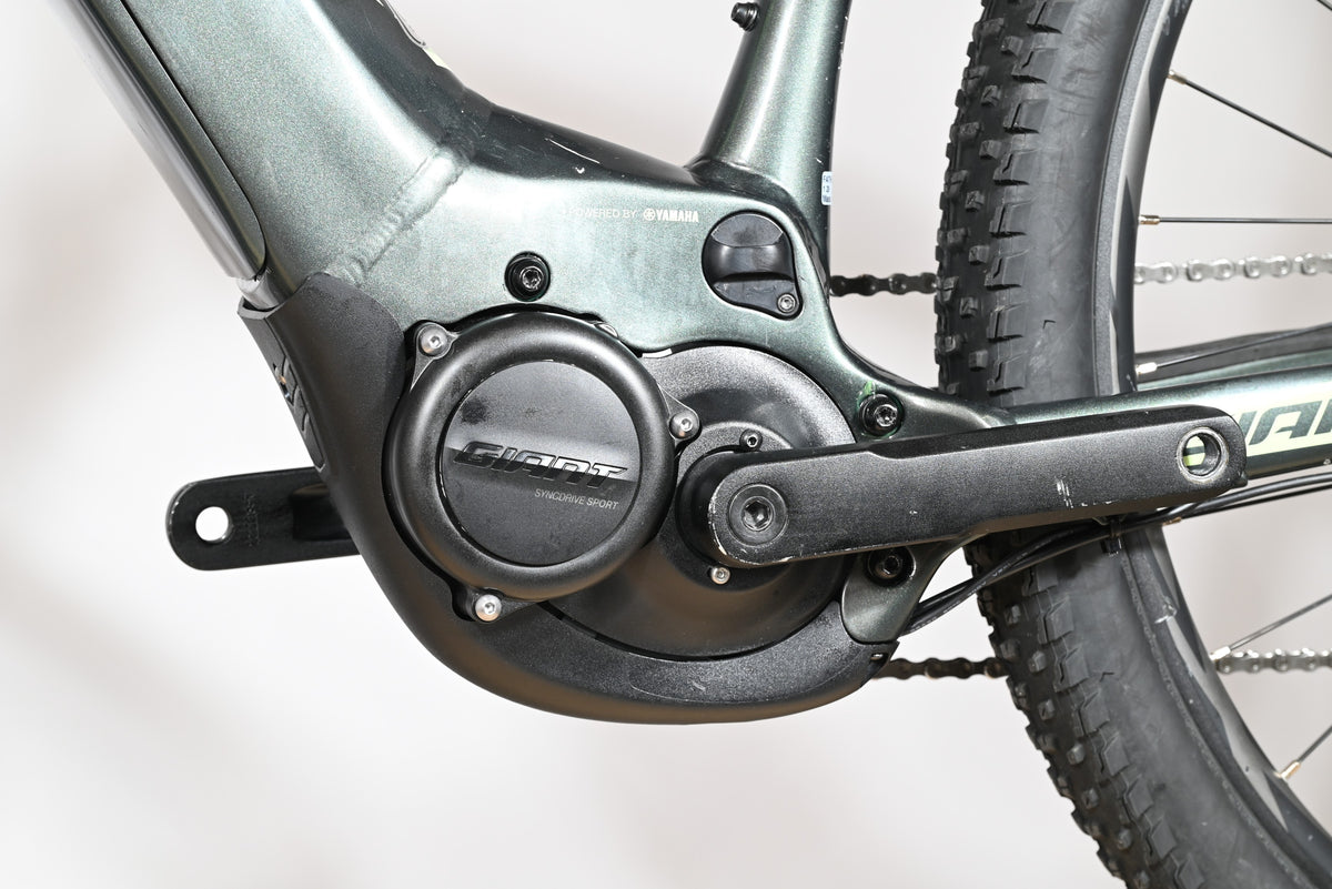 Moteur électrique Giant SyncDrive Sport sur cadre de vélo électrique Loop Sports gris métallisé
