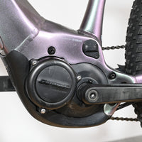 Moteur central Giant SyncDrive Sport sur cadre de vélo électrique Loop Sports violet irisé