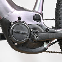Moteur électrique Giant SyncDrive Sport sur cadre de vélo électrique Loop Sports violet irisé