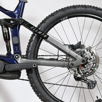 Gros plan sur la suspension arrière et le moteur Bosch Performance CX du vélo électrique Loop Sports Haibike Allmtn 6