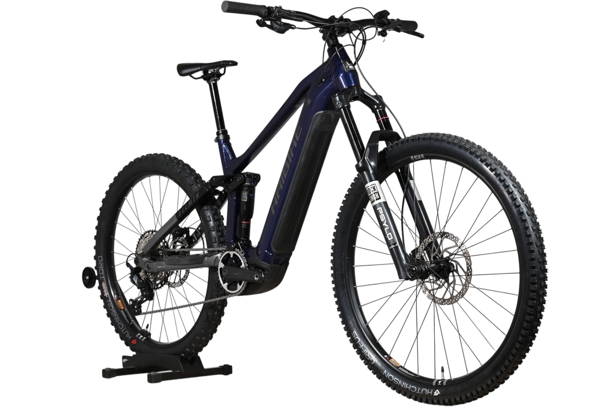 VTT électrique Haibike Allmtn 6 bleu marine de Loop Sports avec suspension RockShox et pneus Hutchinson