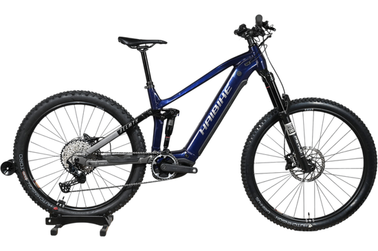VTT électrique Haibike Allmtn 6 bleu marine de Loop Sports avec suspension intégrale et pneus Hutchinson