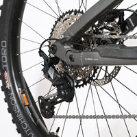 Gros plan sur le dérailleur arrière Shimano XT et la cassette d'un vélo électrique Loop Sports Haibike Allmtn 6