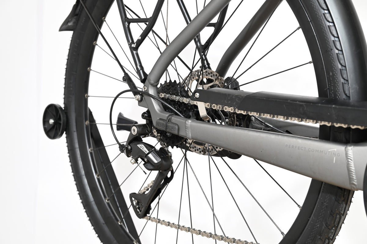 Gros plan sur la transmission et la roue arrière du vélo électrique Kalkhoff Endeavour 1.B Move de Loop Sports