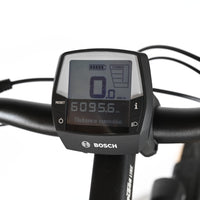 Écran de contrôle Bosch Intuvia sur le guidon du vélo électrique Loop Sports KTM Macina Tour CX 625 LTD