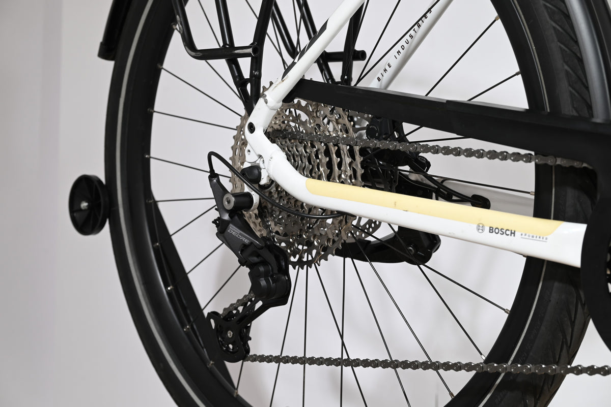 Transmission arrière et dérailleur Shimano Deore d'un vélo électrique KTM Macina Style 720 chez Loop Sports