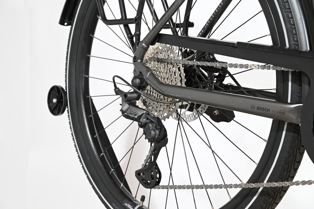 Transmission arrière et dérailleur Shimano Deore d'un vélo électrique KTM Macina Style XL Loop Sports noir