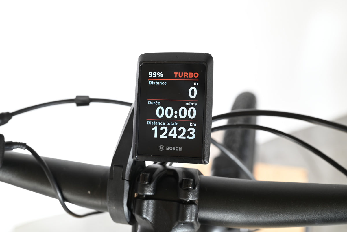 Écran de contrôle Bosch sur guidon de vélo électrique KTM Macina Style XL chez Loop Sports