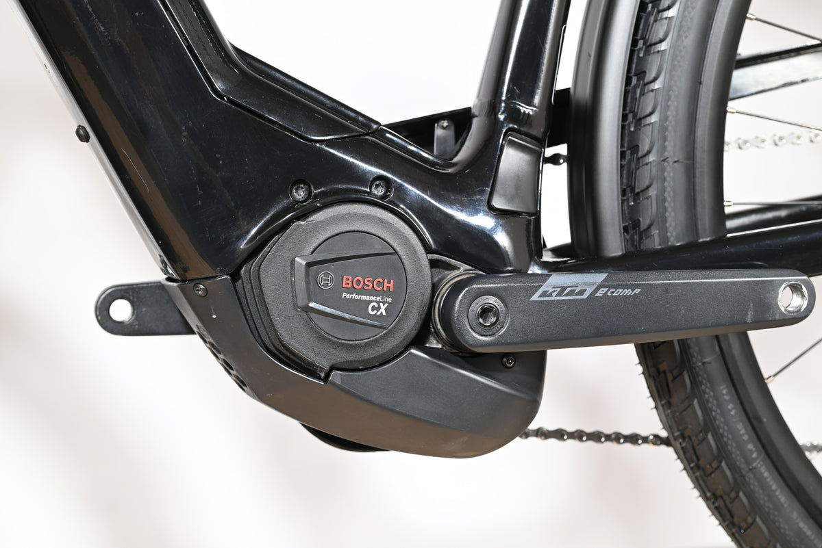 Moteur Bosch Performance Line CX noir sur vélo électrique KTM Macina Premium de Loop Sports