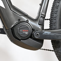 Moteur Bosch Performance Line CX sur vélo électrique KTM Macina Team gris de Loop Sports