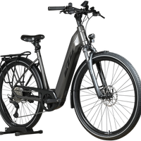 Vélo électrique KTM Macina Style XL gris de Loop Sports avec cadre ouvert, porte-bagages et pneus tout-terrain