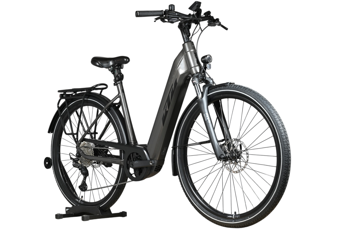 Vélo électrique KTM Macina Style XL gris de Loop Sports avec cadre ouvert, porte-bagages et pneus tout-terrain