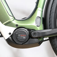 Moteur Bosch Performance Line CX sur cadre de vélo électrique vert Loop Sports Victoria Manoc 5
