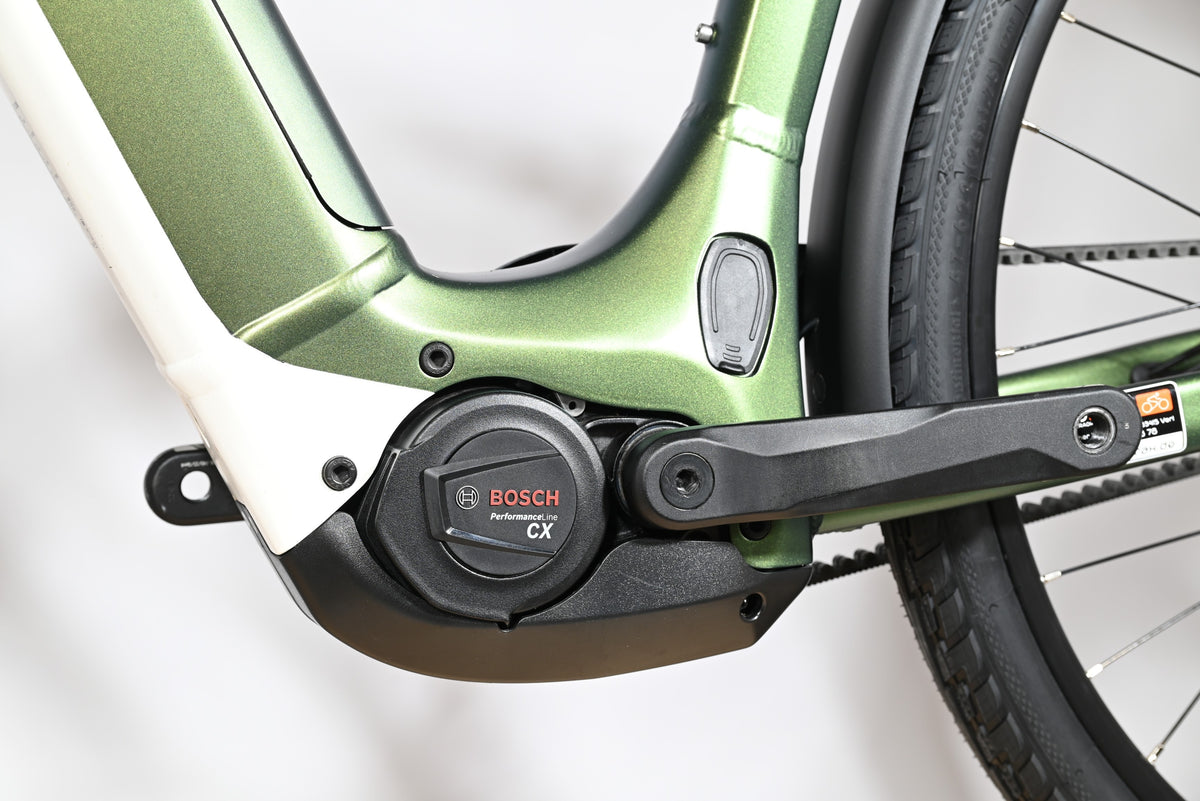 Moteur Bosch Performance Line CX sur cadre de vélo électrique vert Loop Sports Victoria Manoc 5
