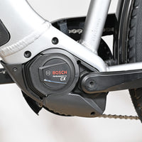 Moteur électrique Bosch Performance Line CX sur cadre de vélo argenté Loop Sports Pegasus Evo CX 750