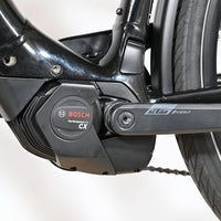 Moteur électrique Bosch Performance Line CX noir sur vélo électrique KTM Macina Tour CX 625 LTD chez Loop Sports