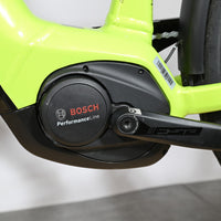 Moteur électrique Bosch Performance Line sur cadre de vélo électrique vert citron Loop Sports