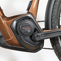 Moteur Bosch Performance Line CX sur cadre de vélo électrique marron Loop Sports