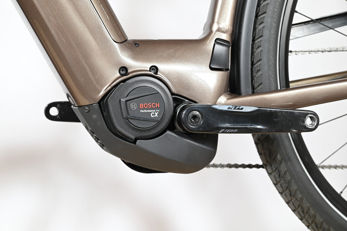 Moteur Bosch Performance Line CX sur cadre de vélo électrique Loop Sports KTM Macina Style 710 couleur bronze