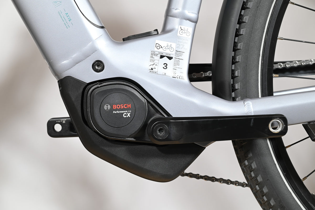 Moteur Bosch Performance Line CX sur cadre de vélo électrique gris Loop Sports Scott Axis 10