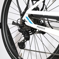Dérailleur arrière Shimano XT sur vélo électrique blanc Pegasus Premio Evo 11 40 Years de Loop Sports