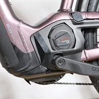 Moteur Bosch Performance Line CX sur cadre de vélo électrique Loop Sports Pegasus Premio Evo 11 violet métallisé