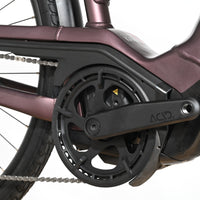 Gros plan sur le pédalier et le cadre violet métallisé du vélo électrique Loop Sports Pegasus Premio Evo 11