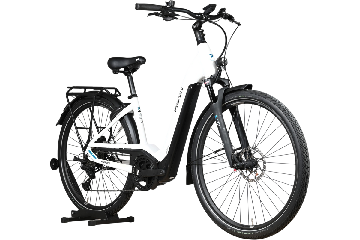 Vélo électrique Loop Sports Pegasus Premio Evo 11 40 Years blanc avec cadre ouvert et porte-bagages arrière