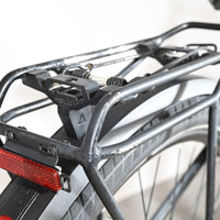 Porte-bagages arrière noir pour vélo électrique Loop Sports Cube Touring Hybrid avec réflecteur rouge