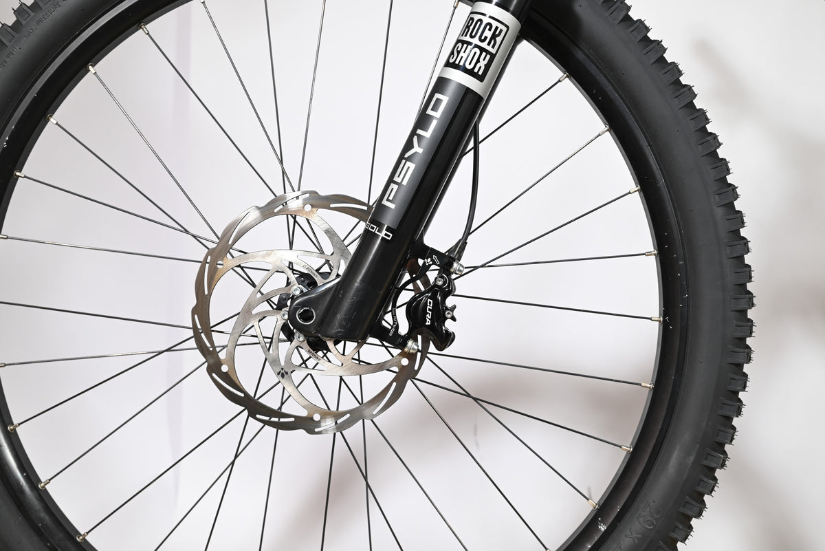 Roue avant de VTT Sunn Charger S1 Loop Sports avec fourche RockShox Psylo et frein à disque hydraulique Formula Cura