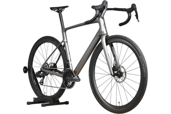 Vélo de route Scott Addict RC Team 2026 gris carbone de Loop Sports avec freins à disque et roues aérodynamiques