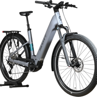 Vélo électrique Scott Axis 10 2026 gris Loop Sports avec cadre ouvert, porte-bagages et pneus tout-terrain