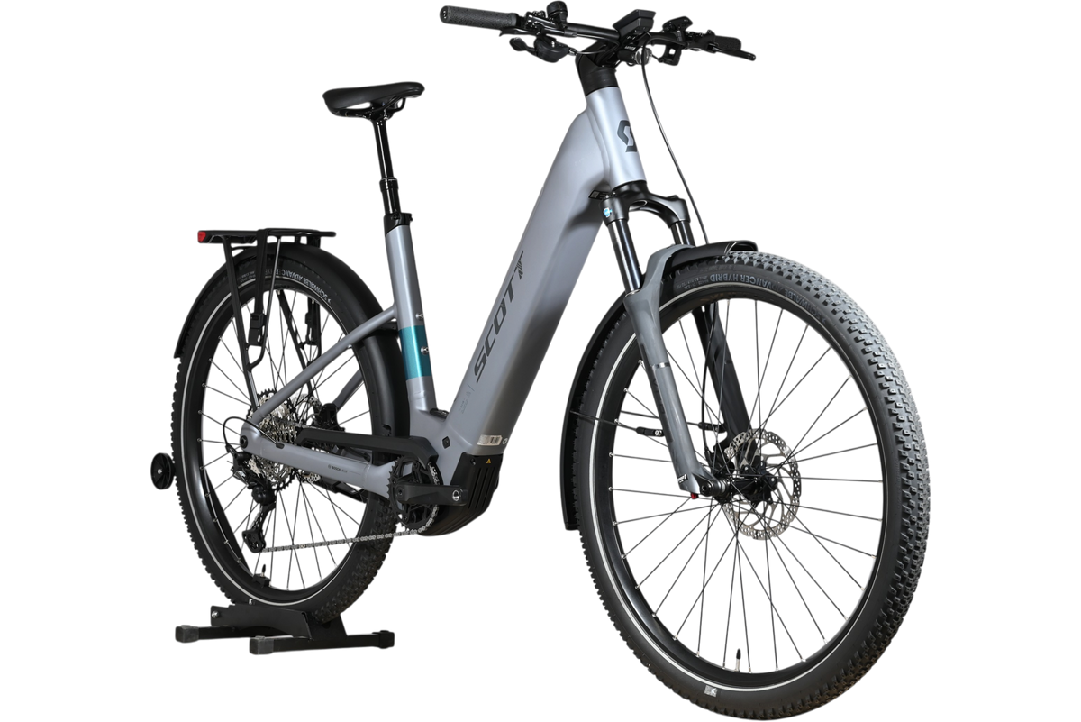 Vélo électrique Scott Axis 10 2026 gris Loop Sports avec cadre ouvert, porte-bagages et pneus tout-terrain