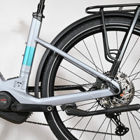 Gros plan sur le cadre arrière et le moteur Bosch Performance CX du vélo électrique Scott Axis 10 2026 de Loop Sports