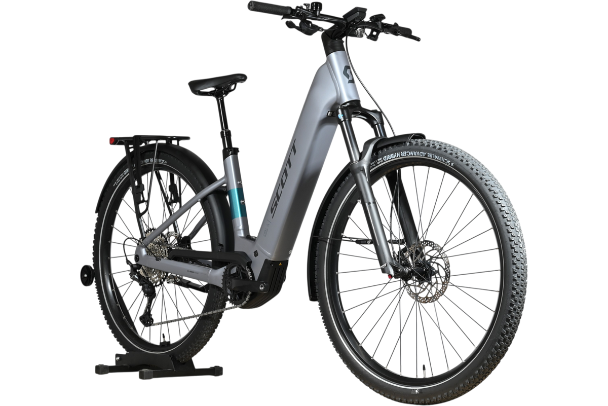 Vélo électrique Scott Axis 10 2026 gris de Loop Sports avec cadre robuste, porte-bagages et pneus tout-terrain