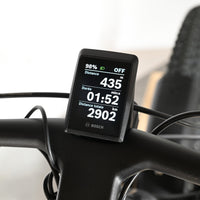 Écran de contrôle Bosch sur le guidon du vélo électrique Loop Sports Scott Axis 10 affichant les données de trajet