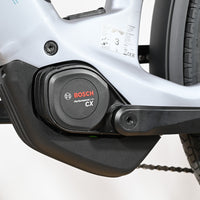 Moteur électrique Bosch Performance Line CX sur cadre de vélo Loop Sports Scott Axis 10 gris clair