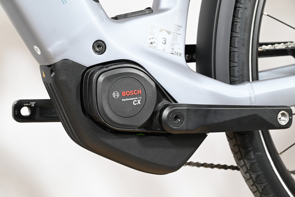 Moteur électrique Bosch Performance Line CX sur cadre de vélo Loop Sports Scott Axis 10 gris clair