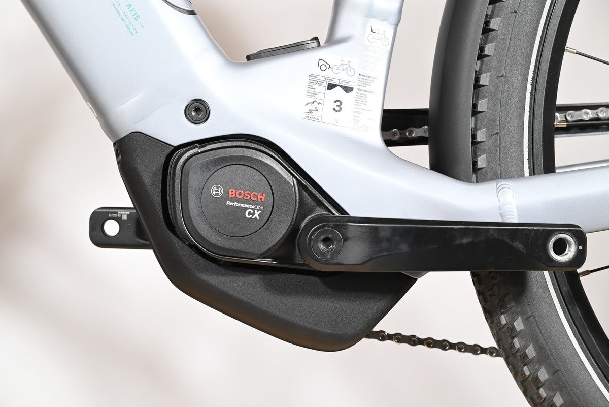 Moteur Bosch Performance Line CX sur cadre de vélo électrique gris clair Loop Sports Scott Axis 10