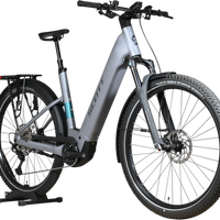 Vélo électrique Scott Axis 10 gris de Loop Sports avec cadre robuste, porte-bagages et pneus tout-terrain