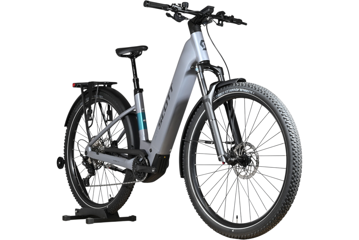 Vélo électrique Scott Axis 10 2026 gris Loop Sports avec cadre robuste, pneus tout-terrain et porte-bagages arrière