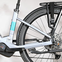 Gros plan sur le cadre arrière et le moteur Bosch Performance CX du vélo électrique Loop Sports Scott Axis 10 2026
