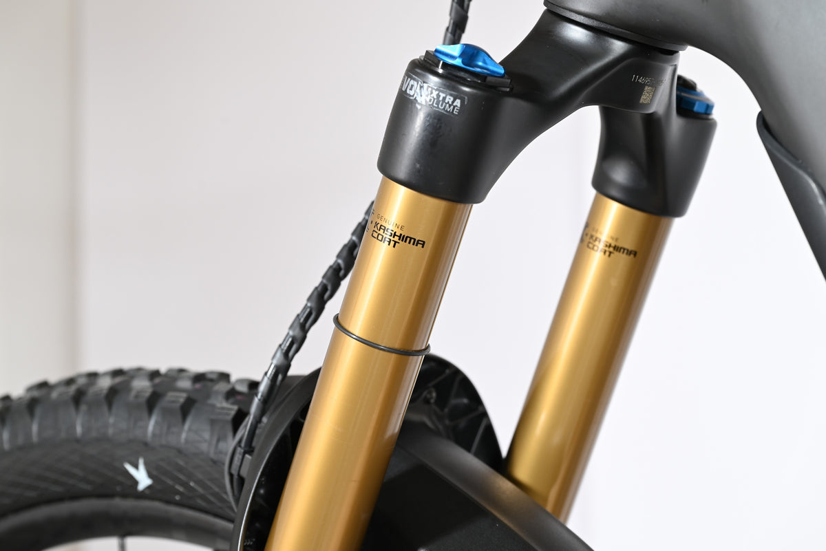 Fourche de VTT électrique Scott Patron ST 900 Tuned Loop Sports avec plongeurs dorés Kashima et réglages bleus