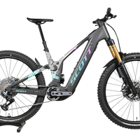 Velo electrique tout-terrain Loop Sports Scott Patron ST 900 Tuned gris avec cadre carbone et suspension Fox