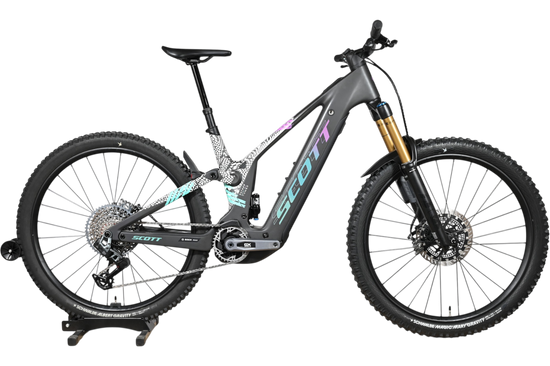 Velo electrique tout-terrain Loop Sports Scott Patron ST 900 Tuned gris avec cadre carbone et suspension Fox